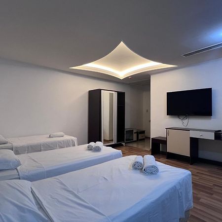 Hotel Argo Батумі Екстер'єр фото