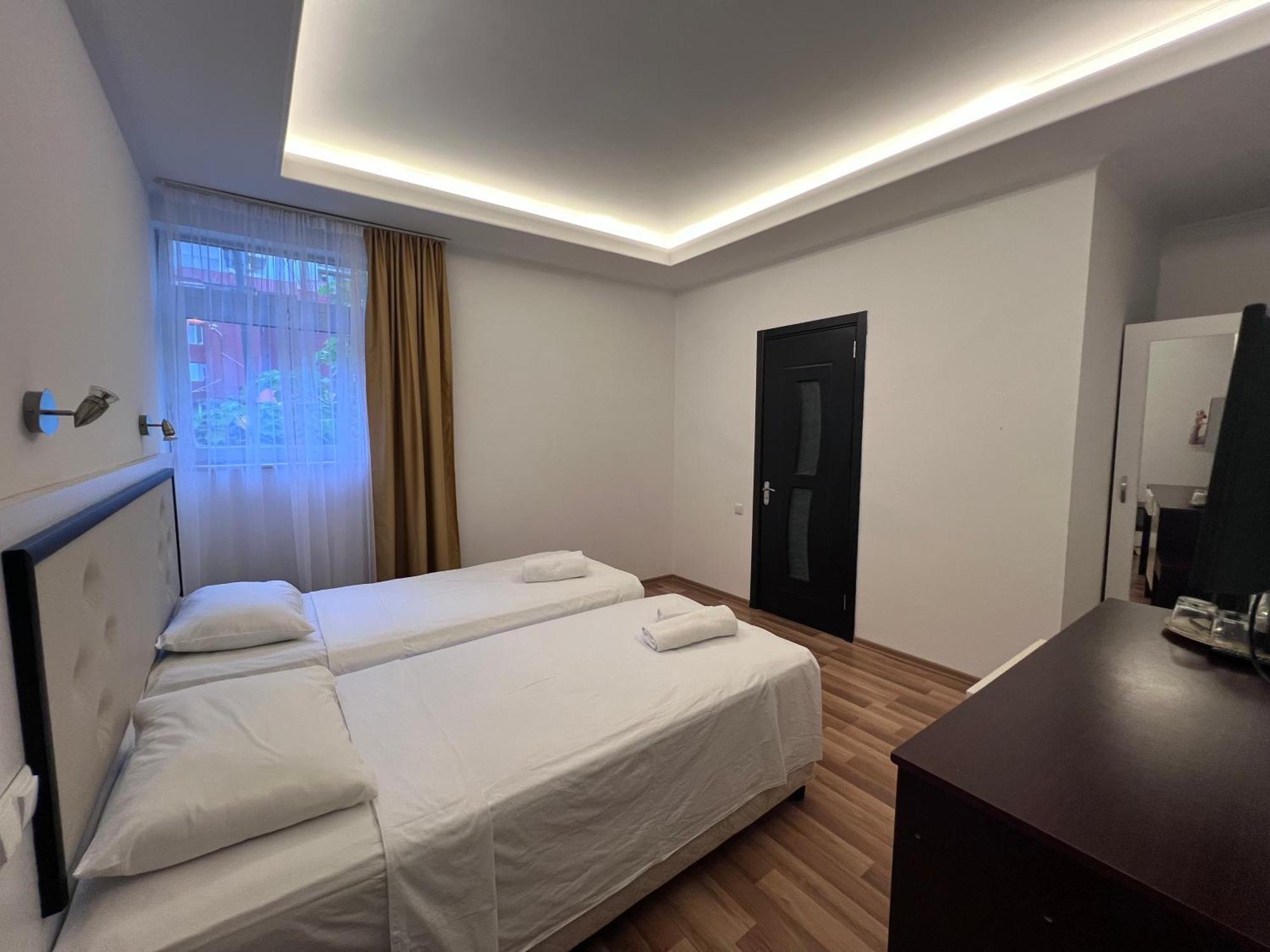 Hotel Argo Батумі Екстер'єр фото