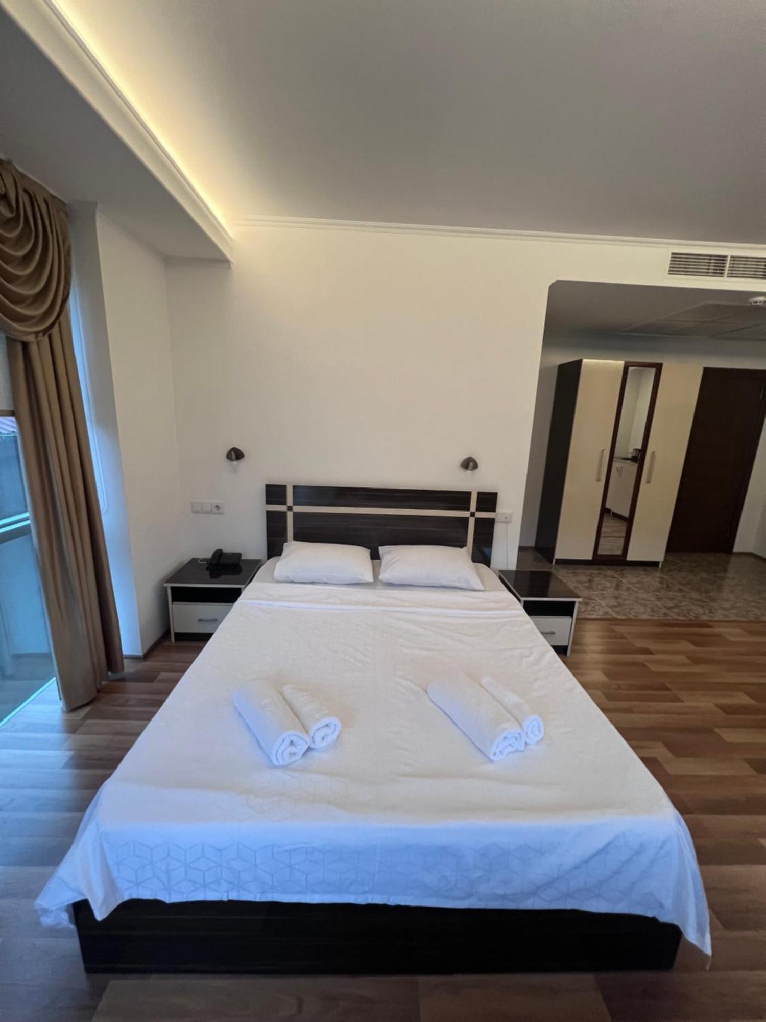 Hotel Argo Батумі Екстер'єр фото