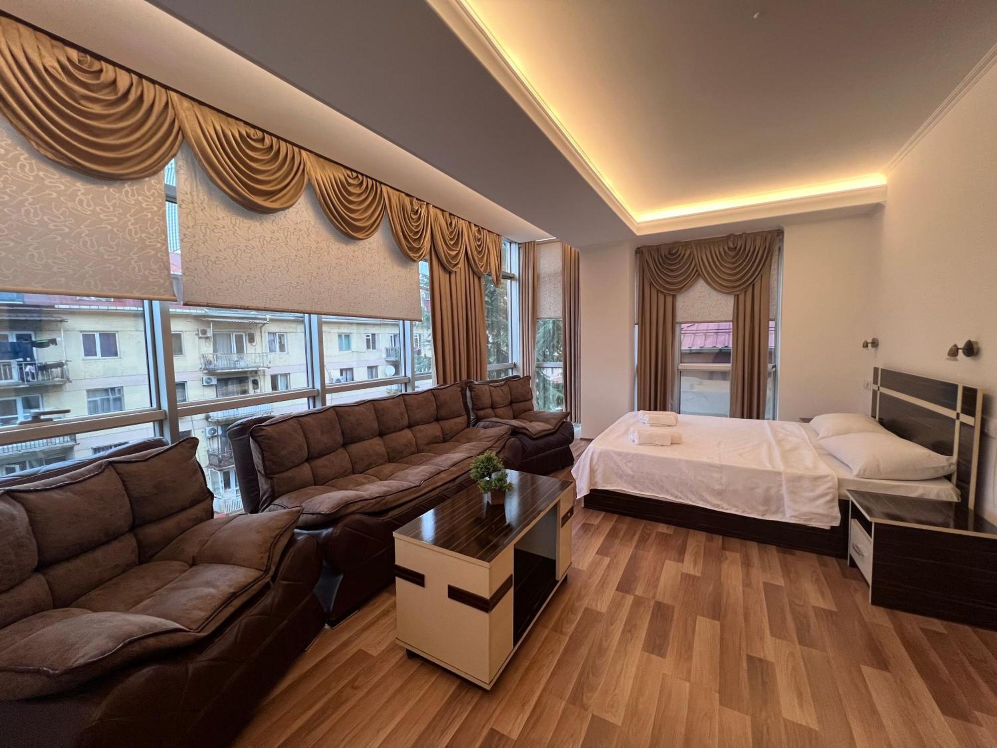 Hotel Argo Батумі Екстер'єр фото