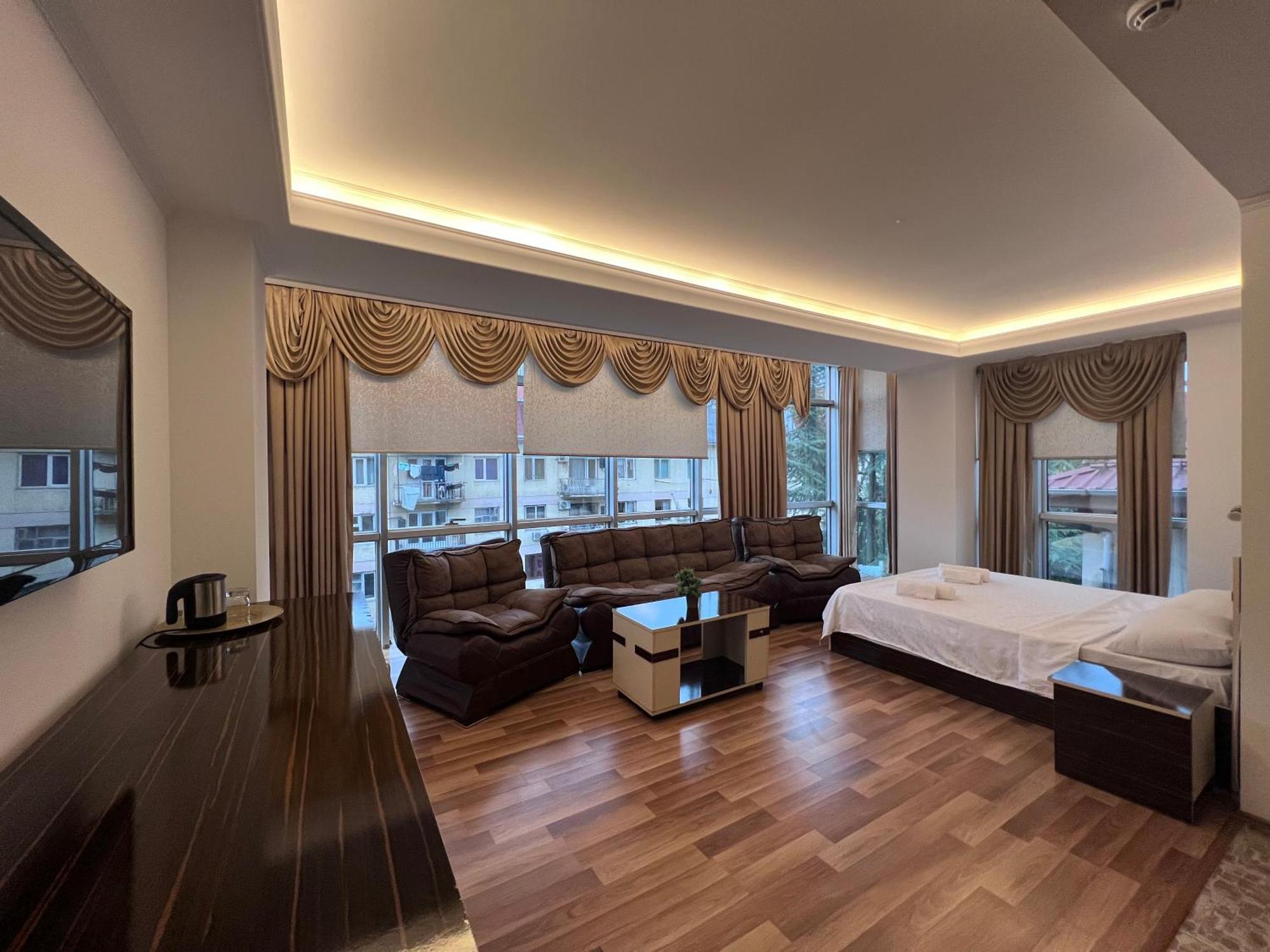 Hotel Argo Батумі Екстер'єр фото