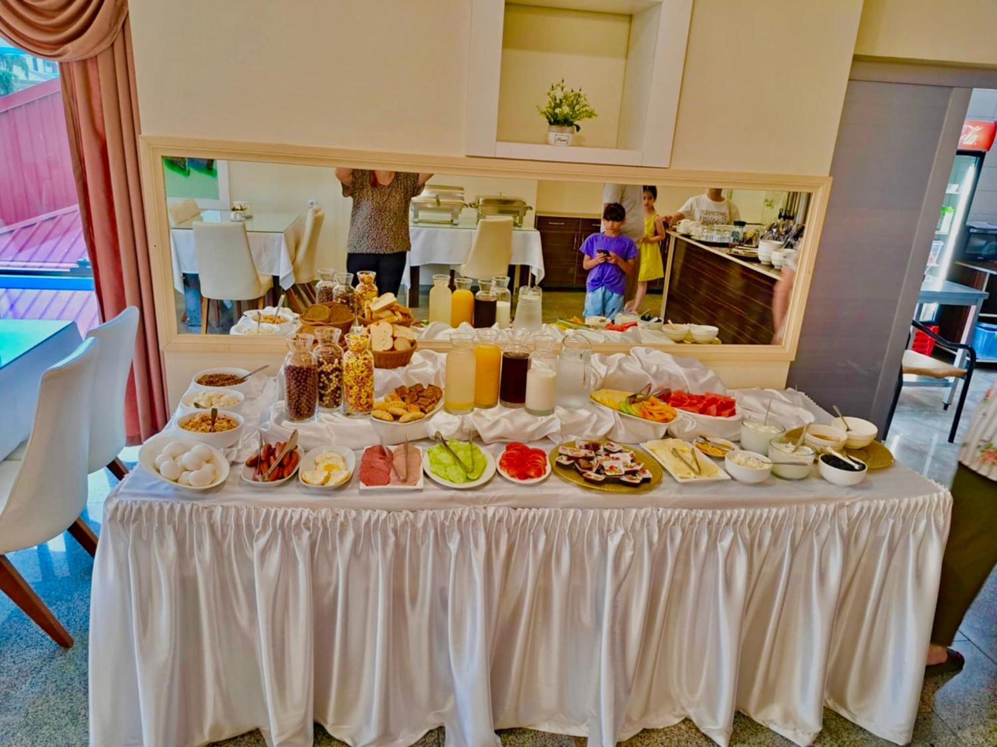Hotel Argo Батумі Екстер'єр фото