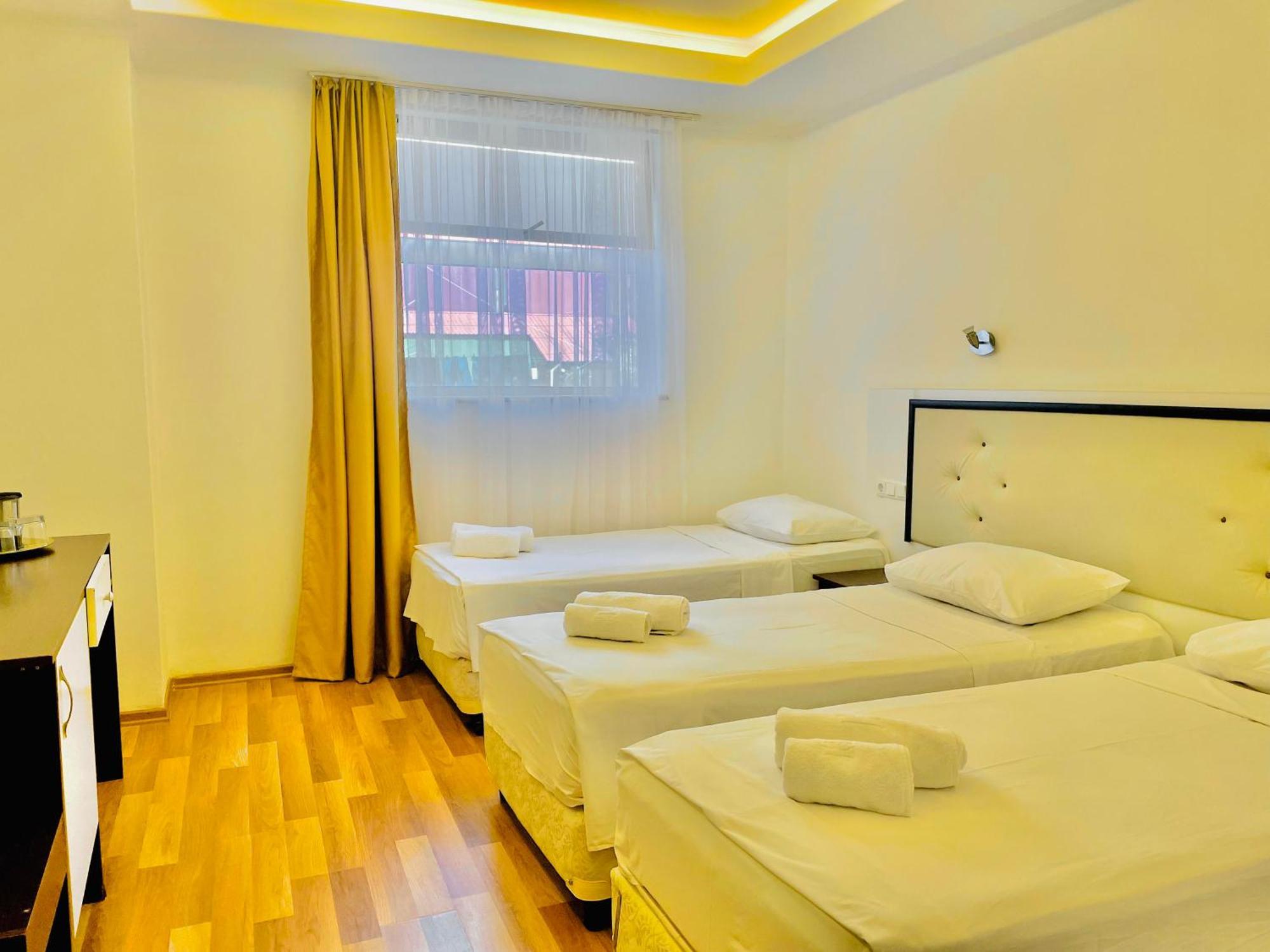Hotel Argo Батумі Екстер'єр фото